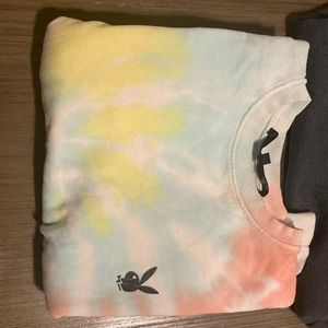 3 Crewnecks sweaters